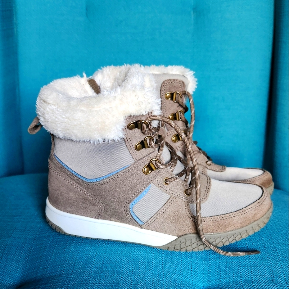 Weatherproof Leather Zip up Sneaker Boot - Women's size 7